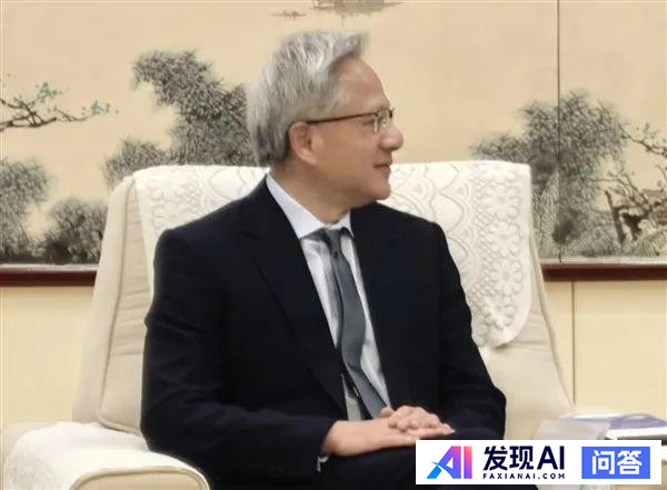 英伟达 CEO 来华，罕见一改往常标志性黑色皮衣换上西服，传递出什么信息？其此次来华有什么不一样了？-1.jpg